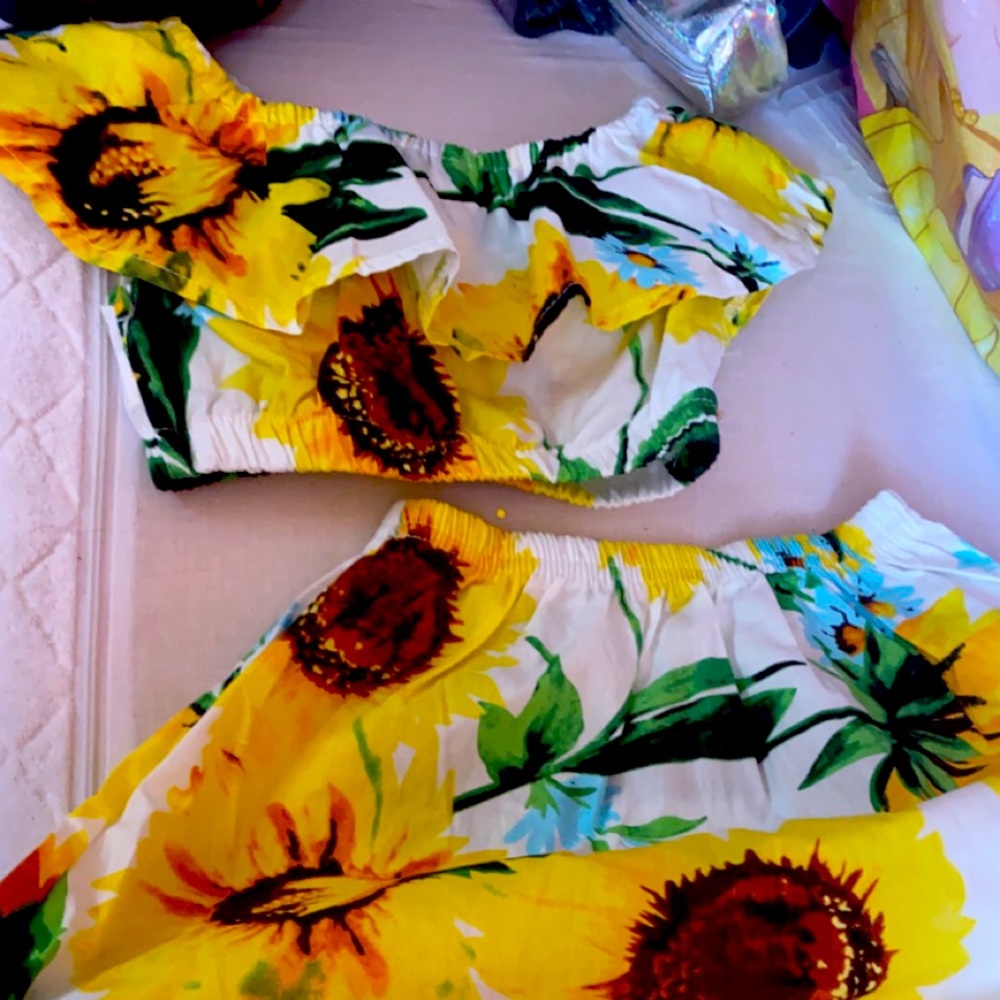 Brand new lively sunflower print matching set